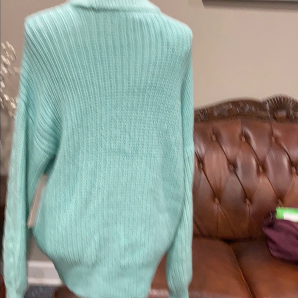 sweater - Picture 3 of 6